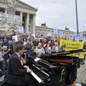 Musik-Flashmob für eine menschliche Flüchtingspolitik in Österre